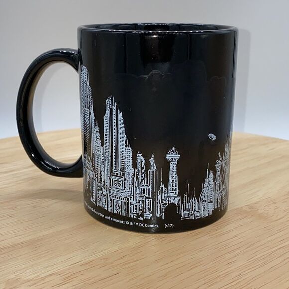 ZAK! Hot and Cold Batman Mug - Picture 5 of 8